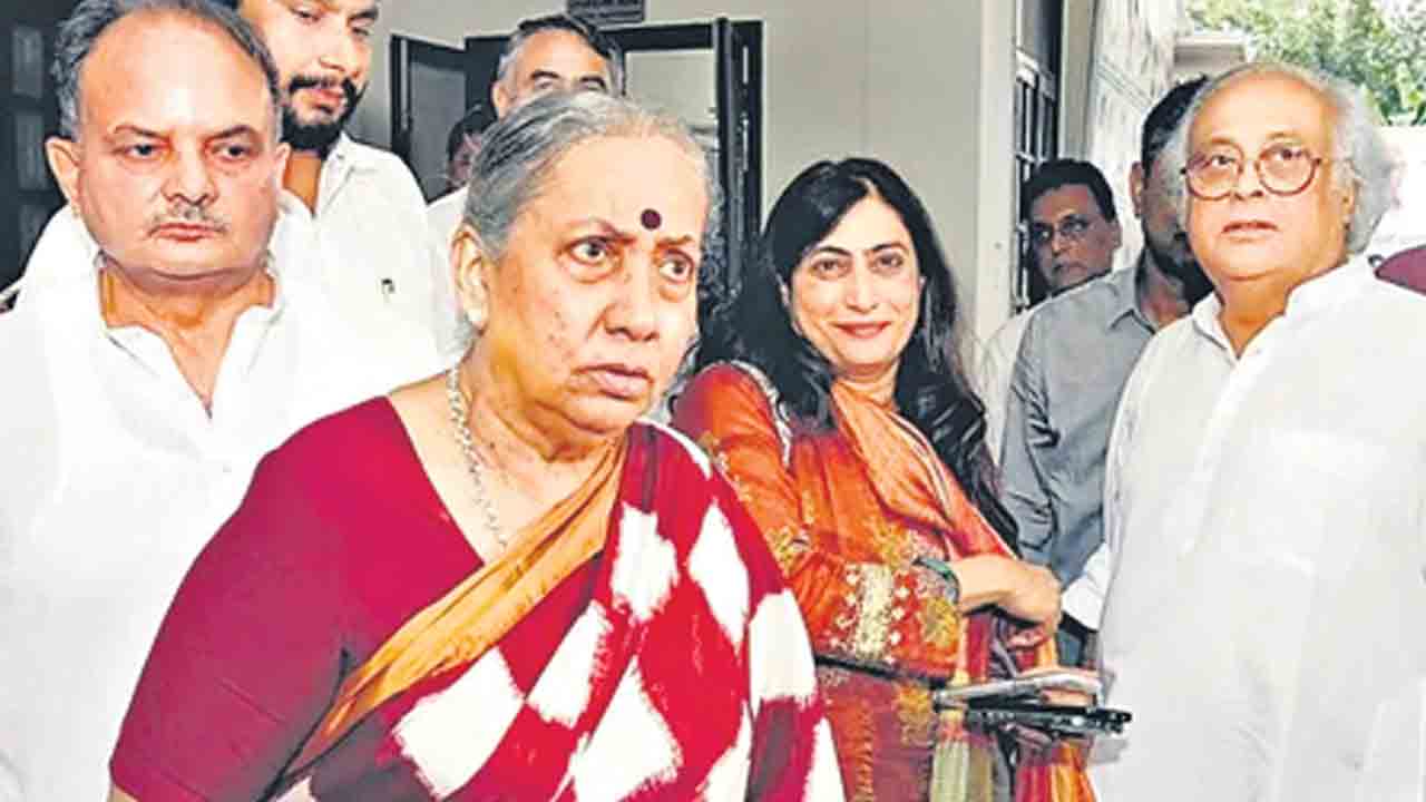 ‘పెద్దన్న’ వింటున్నాడని భయం