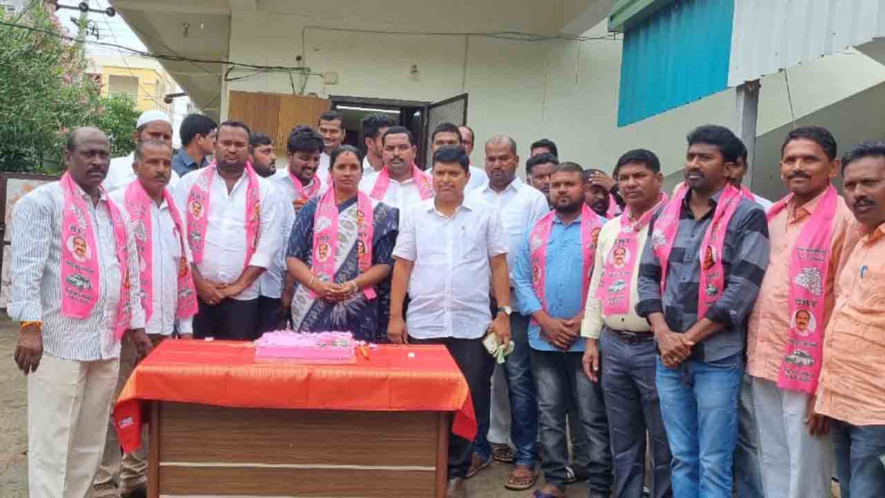 ఉప్పొంగిన అభిమానం