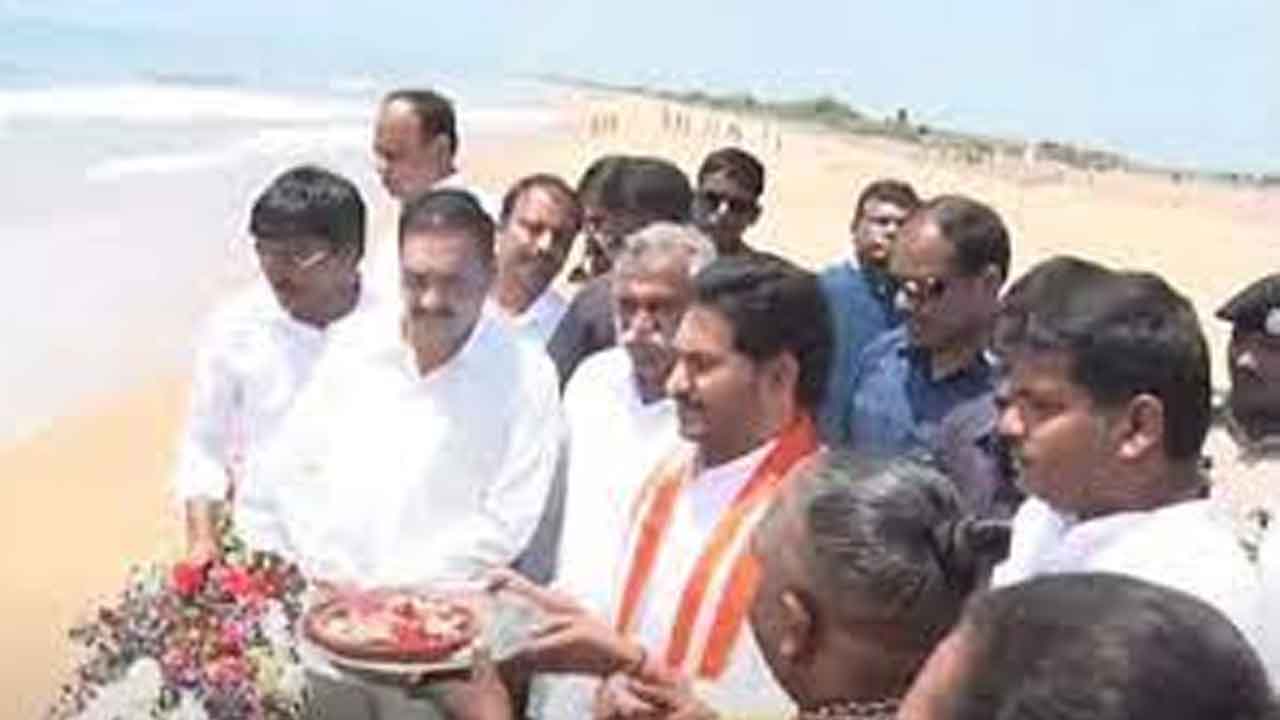 పోర్టుల నిర్మాణంతో లక్షలాది ఉద్యోగ అవకాశాలు : ఏపీ సీఎం