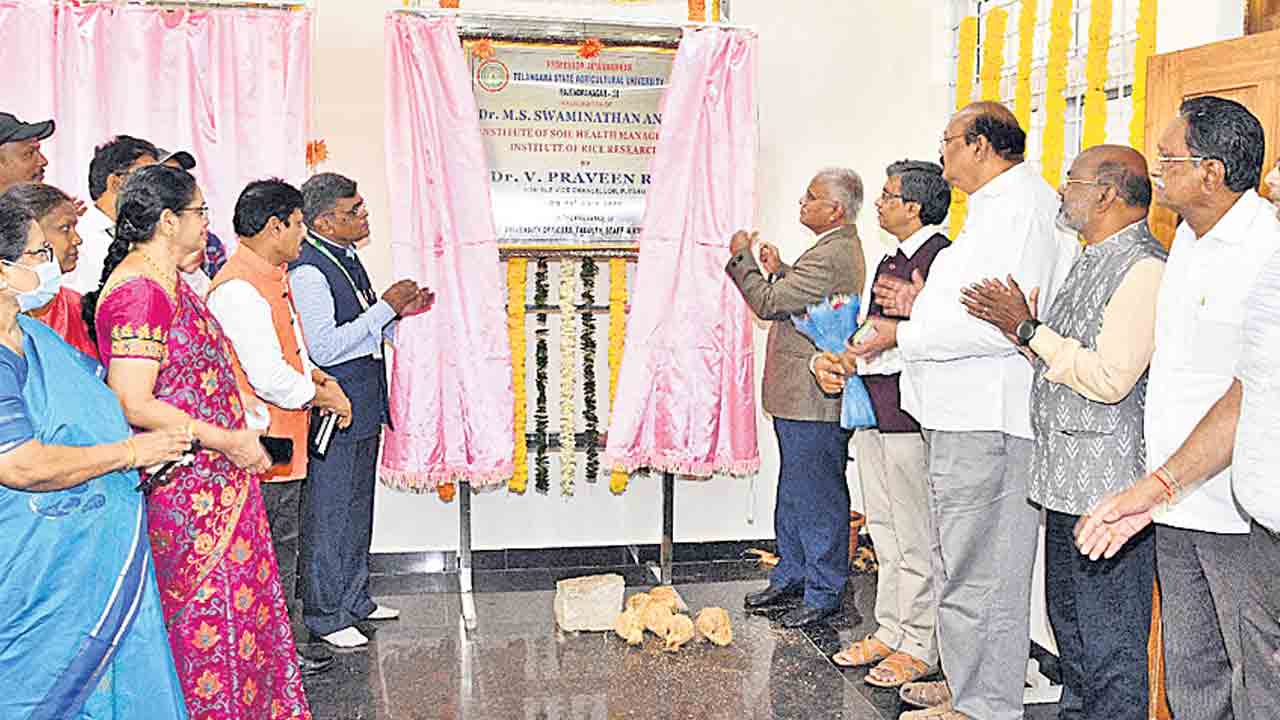 రాష్ట్ర ప్రభుత్వ సహాయంతో సదుపాయాలు