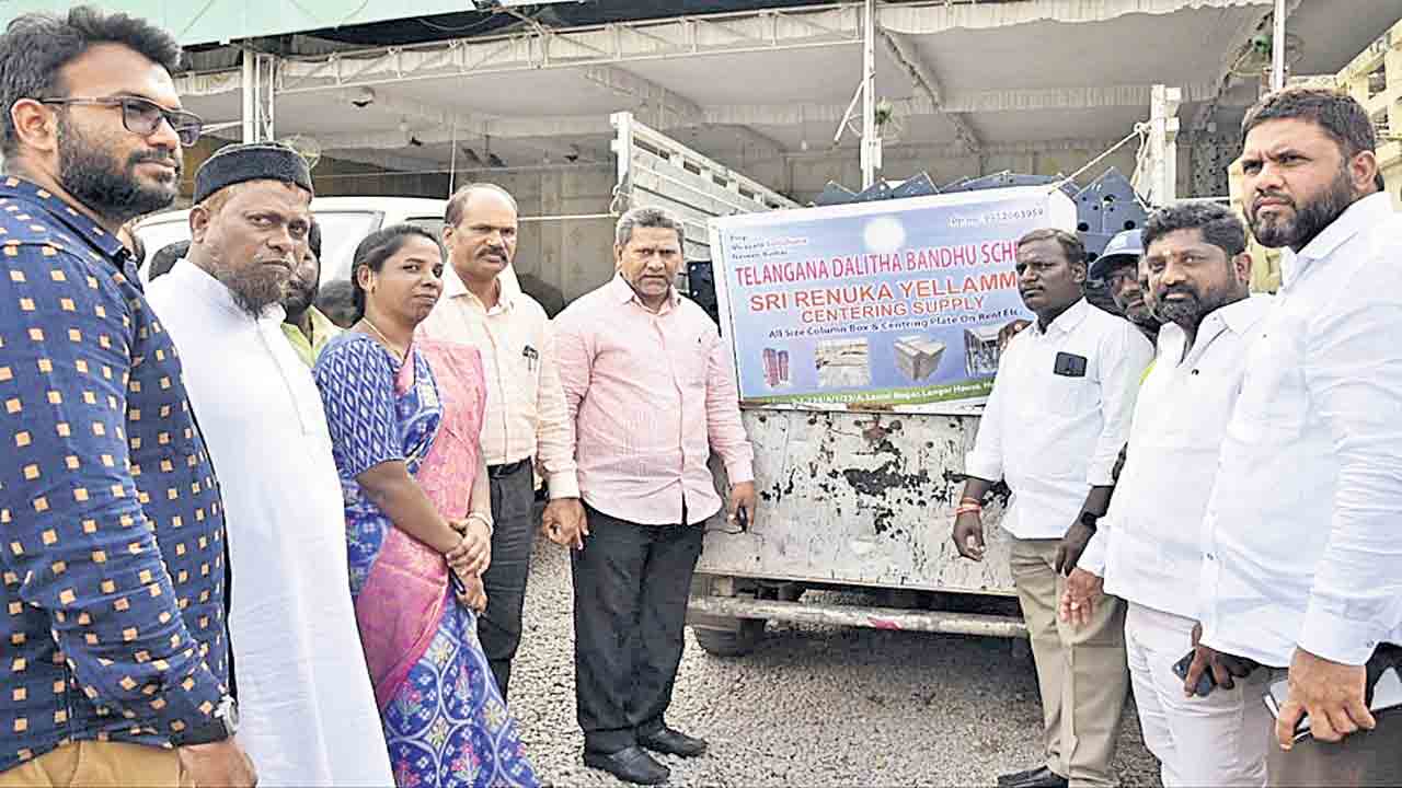 ‘దళితబంధు’తో దళితుల్లో ఆనందం