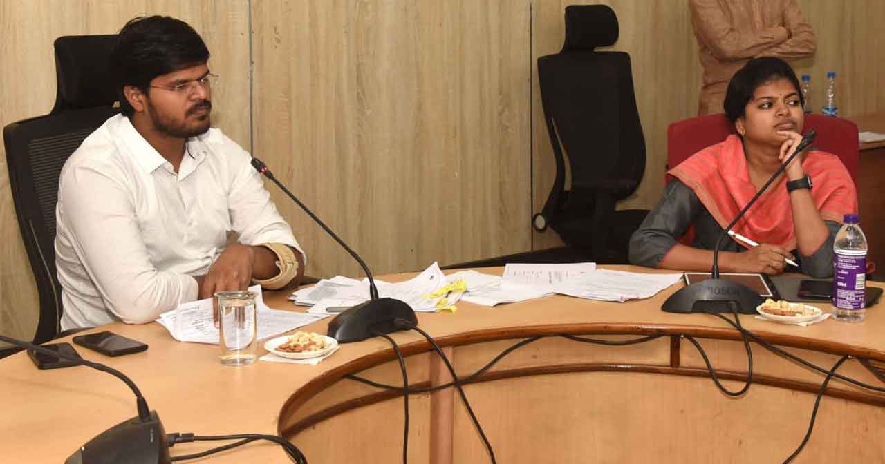 ప్రభుత్వ ఆసుపత్రుల్లో..ప్రసవాల సంఖ్య పెంచాలి