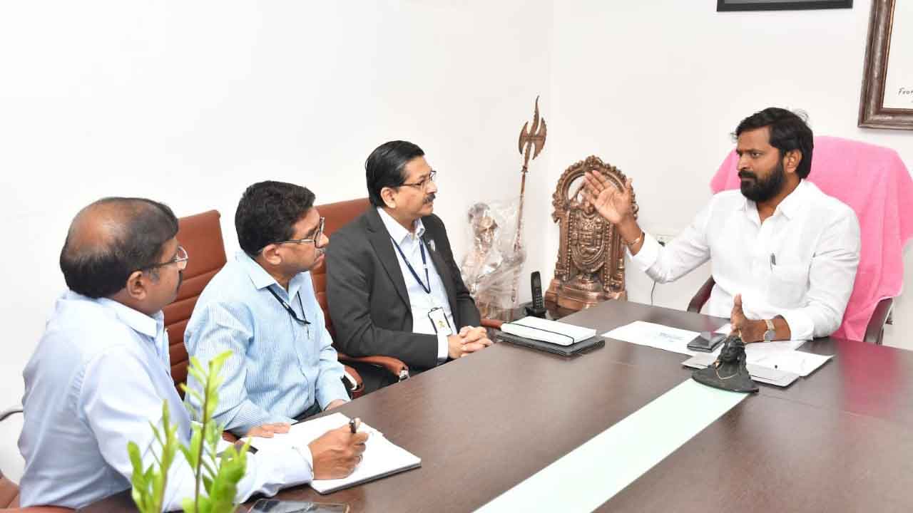 యువతకు ఉపాధి శిక్షణ