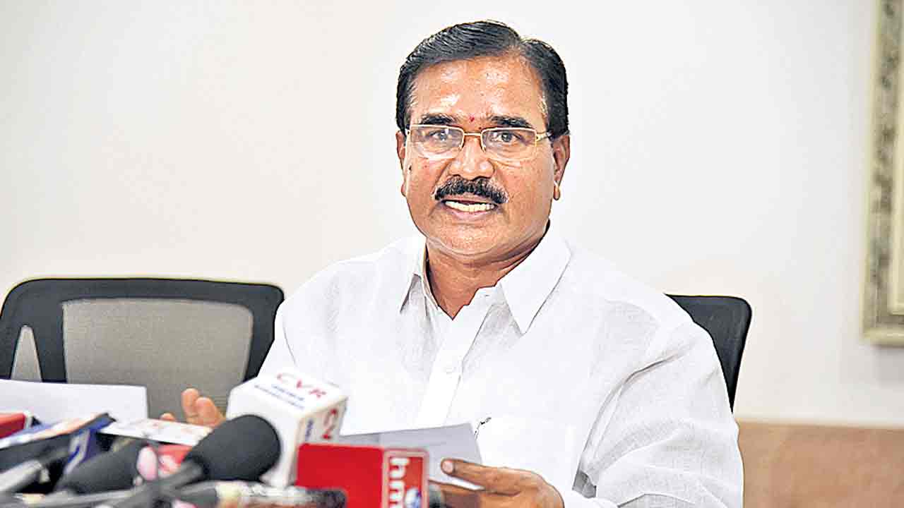 అంబానీ, అదానీ ఆదాయమే రెట్టింపైంది