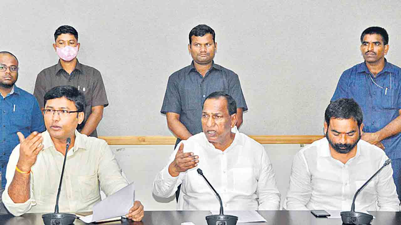 జిల్లా వ్యాప్తంగా అభివృద్ధి పనులు పూర్తి చేయాలి