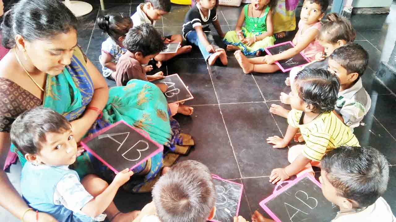 సేవకు చిరునామా..అంగన్‌వాడీ టీచర్‌