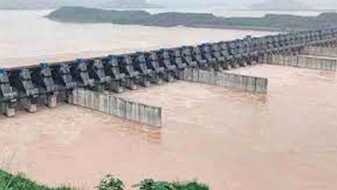 పోలవరం ప్రాజెక్టును సందర్శించిన కేంద్ర జలసంఘం సభ్యులు