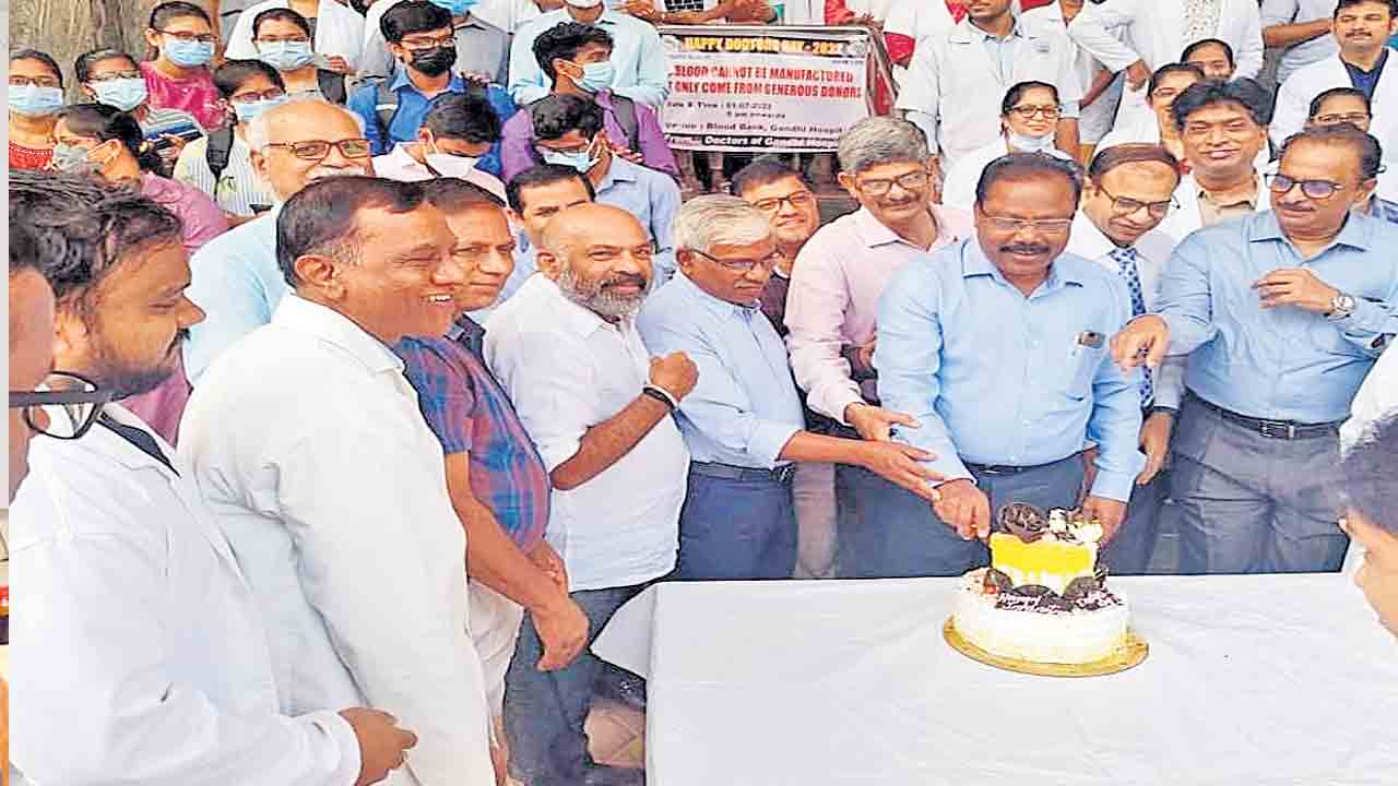 ‘గాంధీ’లో ఘనంగా ‘డాక్టర్స్‌ డే’..