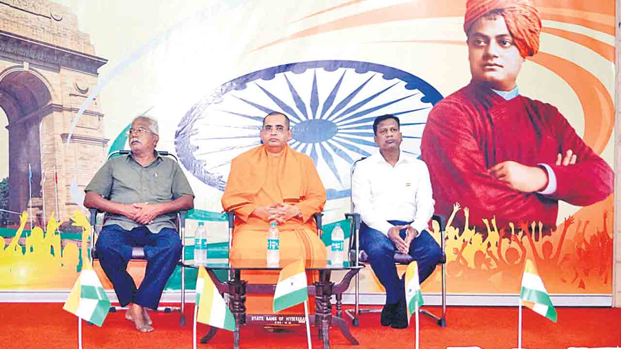 వివేకానందుడు.. యావత్ దేశానికి స్ఫూర్తి