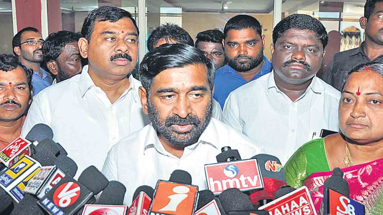 కేసీఆర్‌ ఢిల్లీ వైపు చూస్తేనే బీజేపీకి వణుకు