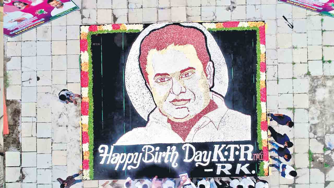 బహుమతులిచ్చి.. అభిమానం చాటి