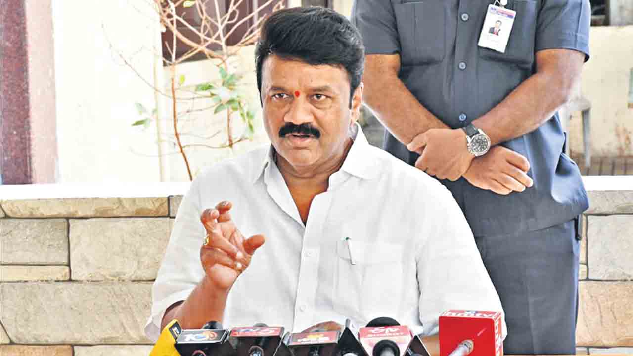 గొర్రెల పంపిణీ డీడీలకు స్పెషల్‌ డ్రైవ్‌