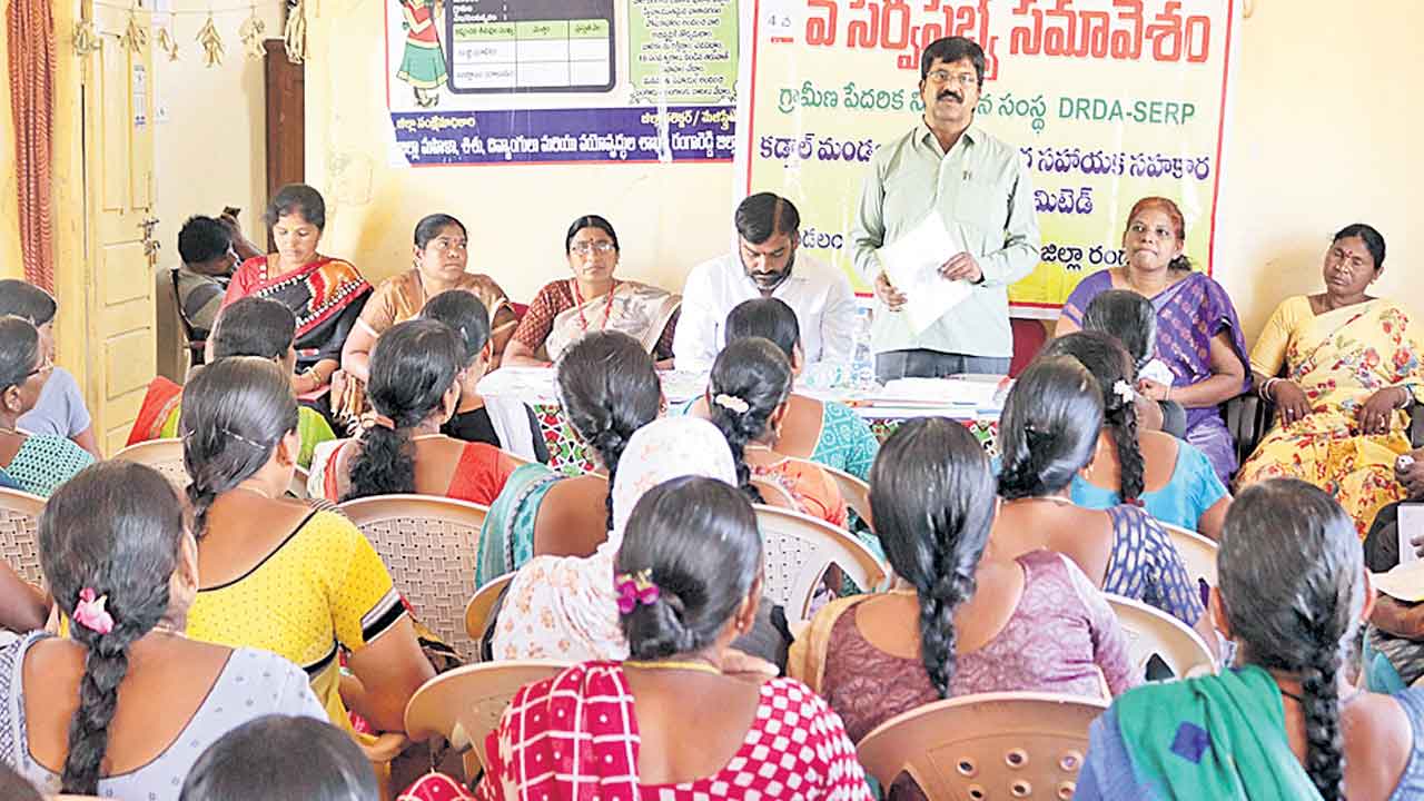 మహిళలు ఆర్థికాభివృద్ధిని సాధించాలి