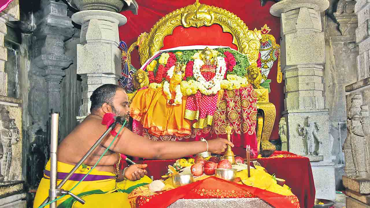 గుట్టలో ‘శ్రావణ’ సందడి