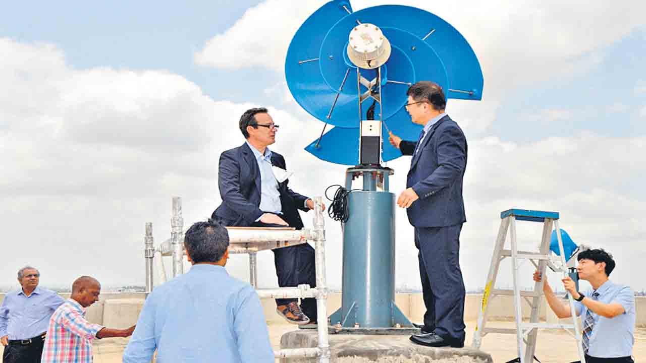 ‘గీతం’లో విండ్‌ టర్బయిన్లు