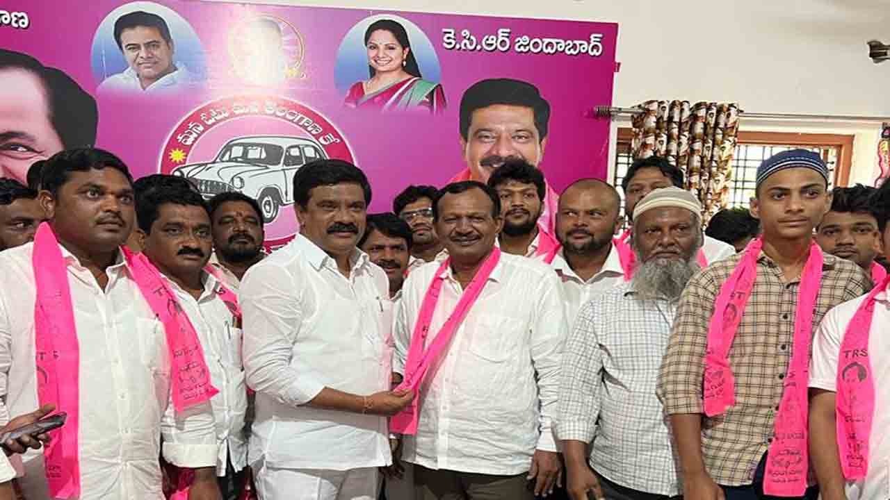మంత్రి ప్రశాంత్‌రెడ్డి సమక్షంలో టీఆర్‌ఎస్‌లో చేరికలు