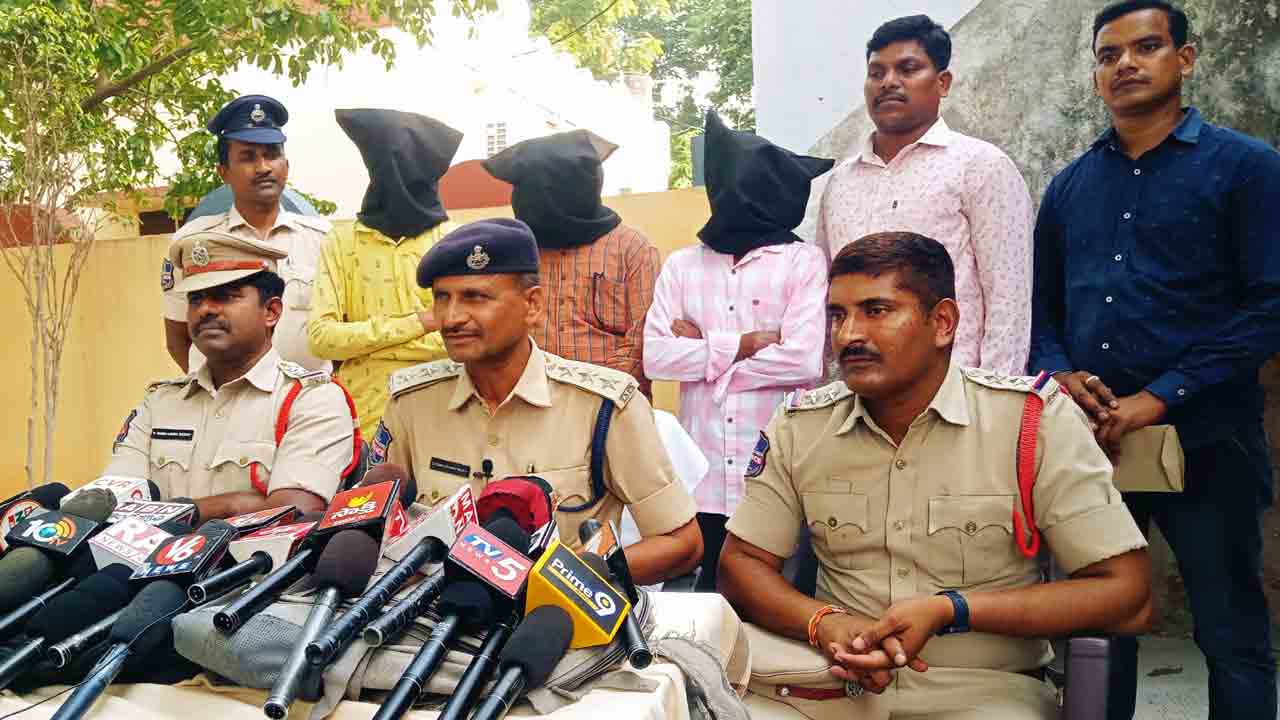 సెంట్రింగ్‌ ప్లేట్ల దొంగలు అరెస్ట్‌