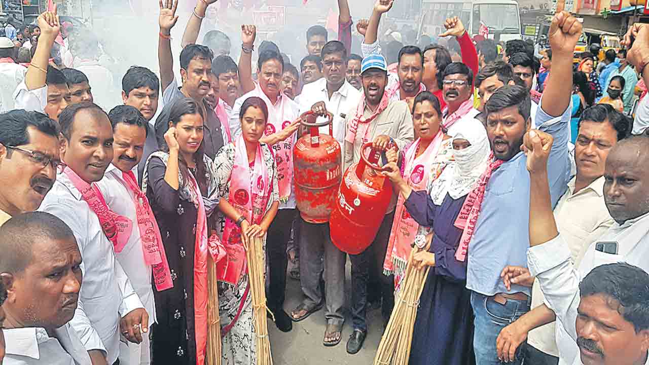 బతకాలా..వద్దా!