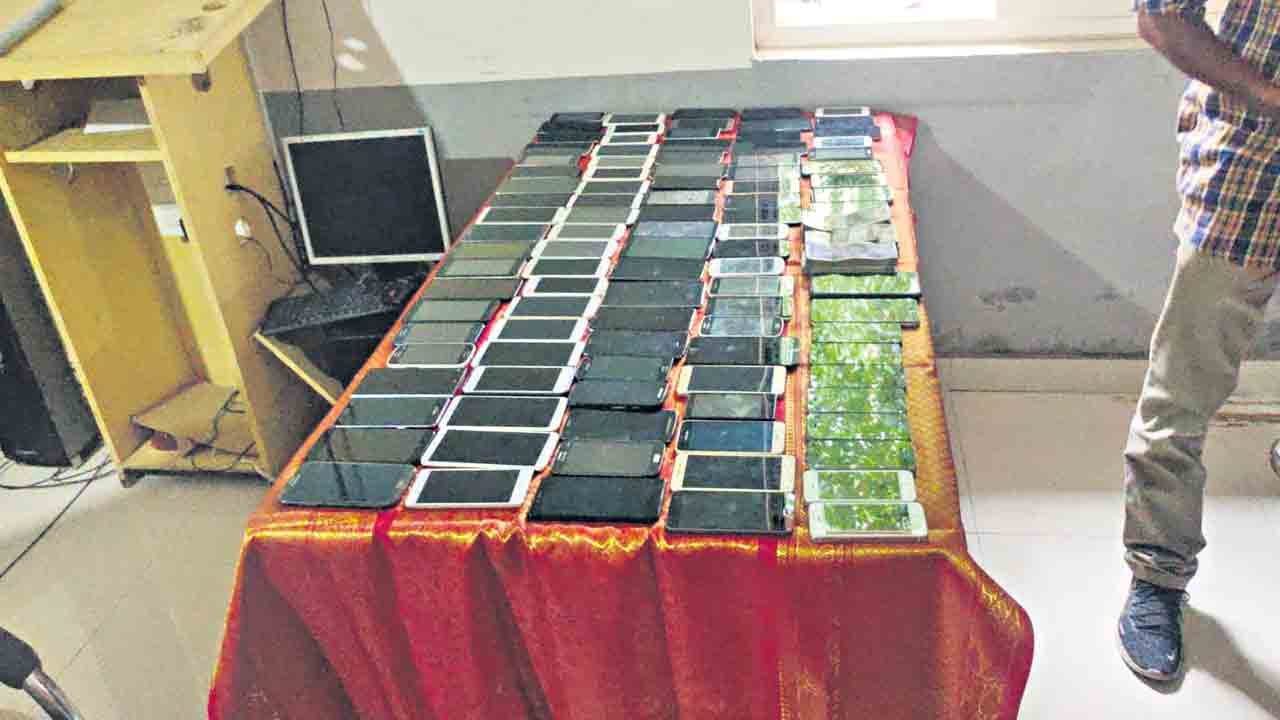 దొంగ ఫోన్లన్నీ దక్షిణాఫ్రికాకు!