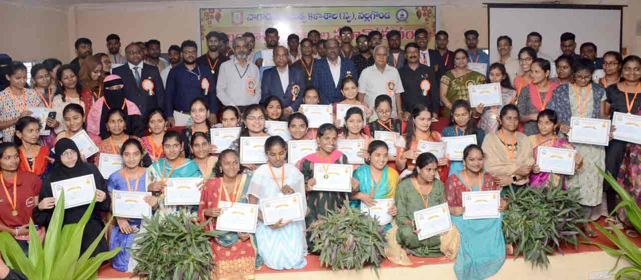 విద్యార్థులు శాస్త్ర, సాంకేతిక నైపుణ్యాలు అలవర్చుకోవాలి