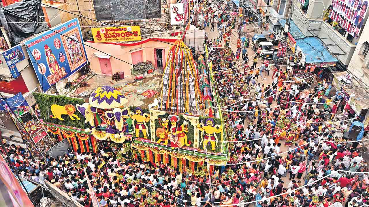 జజ్జనకరి జనాలె బోనాలు భళారె