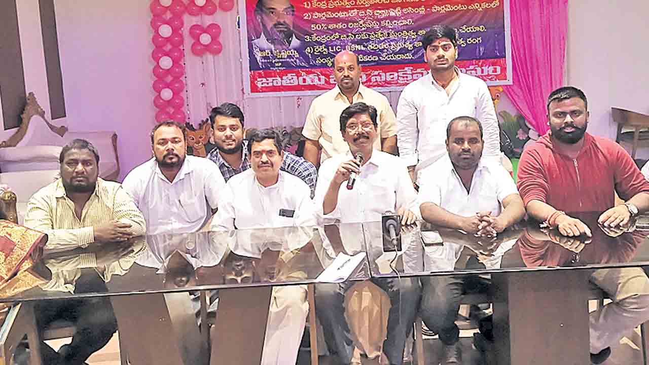 బీసీల బంధు ఆర్‌.కృష్ణయ్య