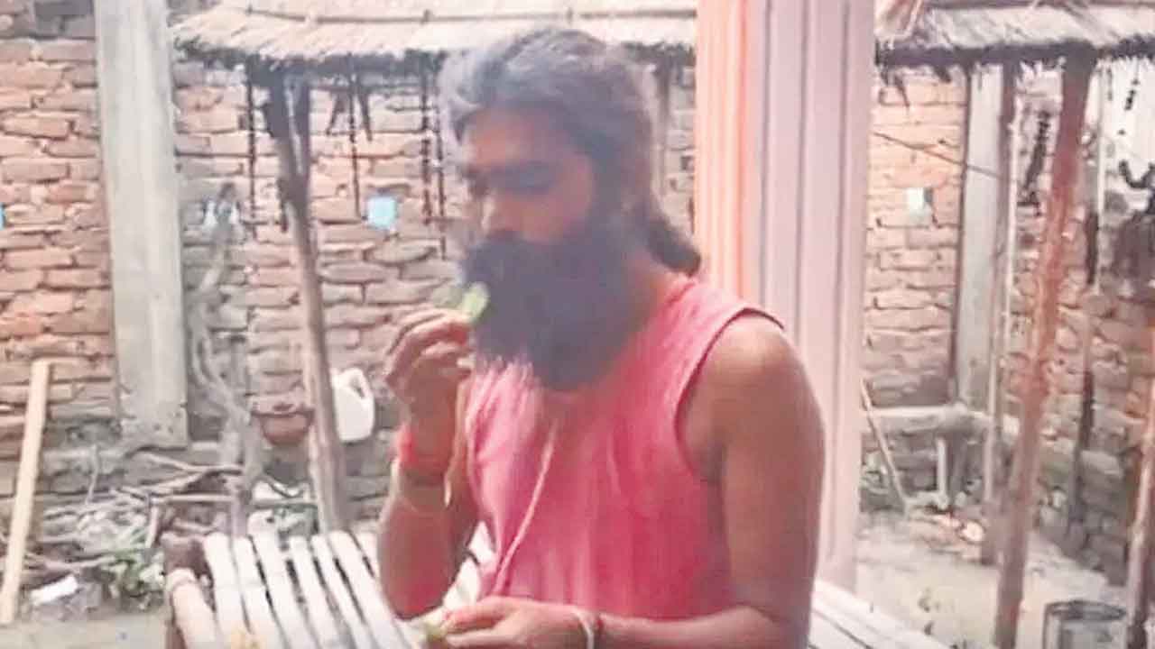 12 ఏండ్లుగా ఆకులు, పువ్వులే ఆహారం