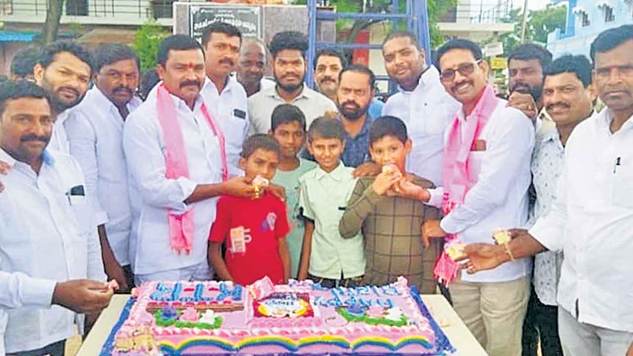 శుభాకాంక్షల వెల్లువ