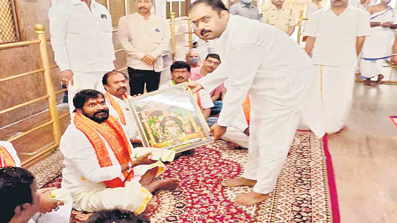 తెలంగాణ సుభిక్షంగా ఉండాలి