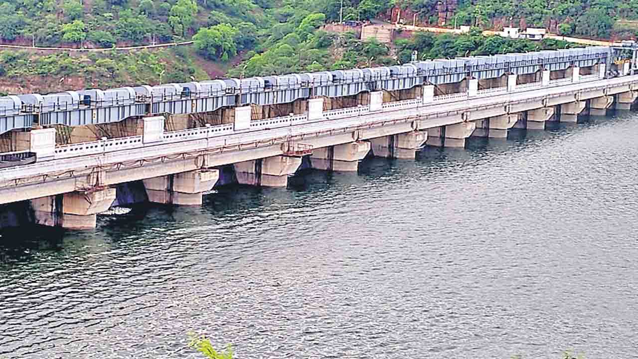 నేడు శ్రీశైలం గేట్లు ఎత్తివేత!