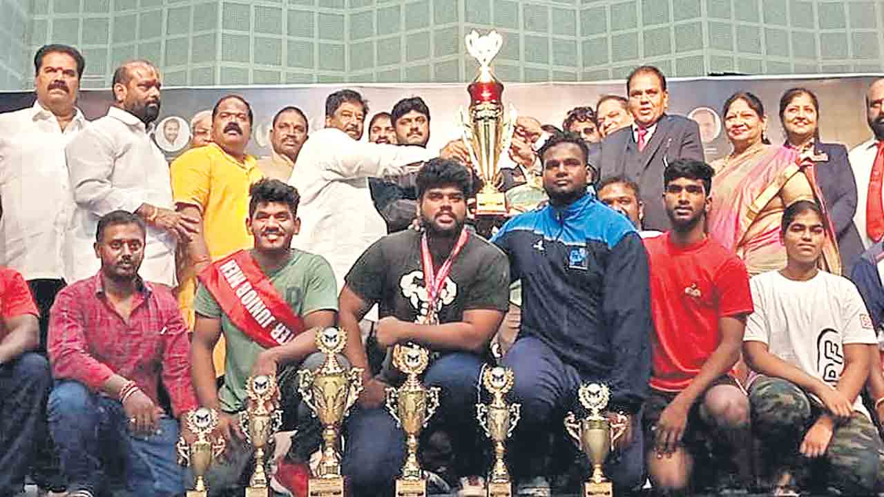 జాతీయ పవర్‌లిఫ్టింగ్‌ చాంప్‌ తమిళనాడు
