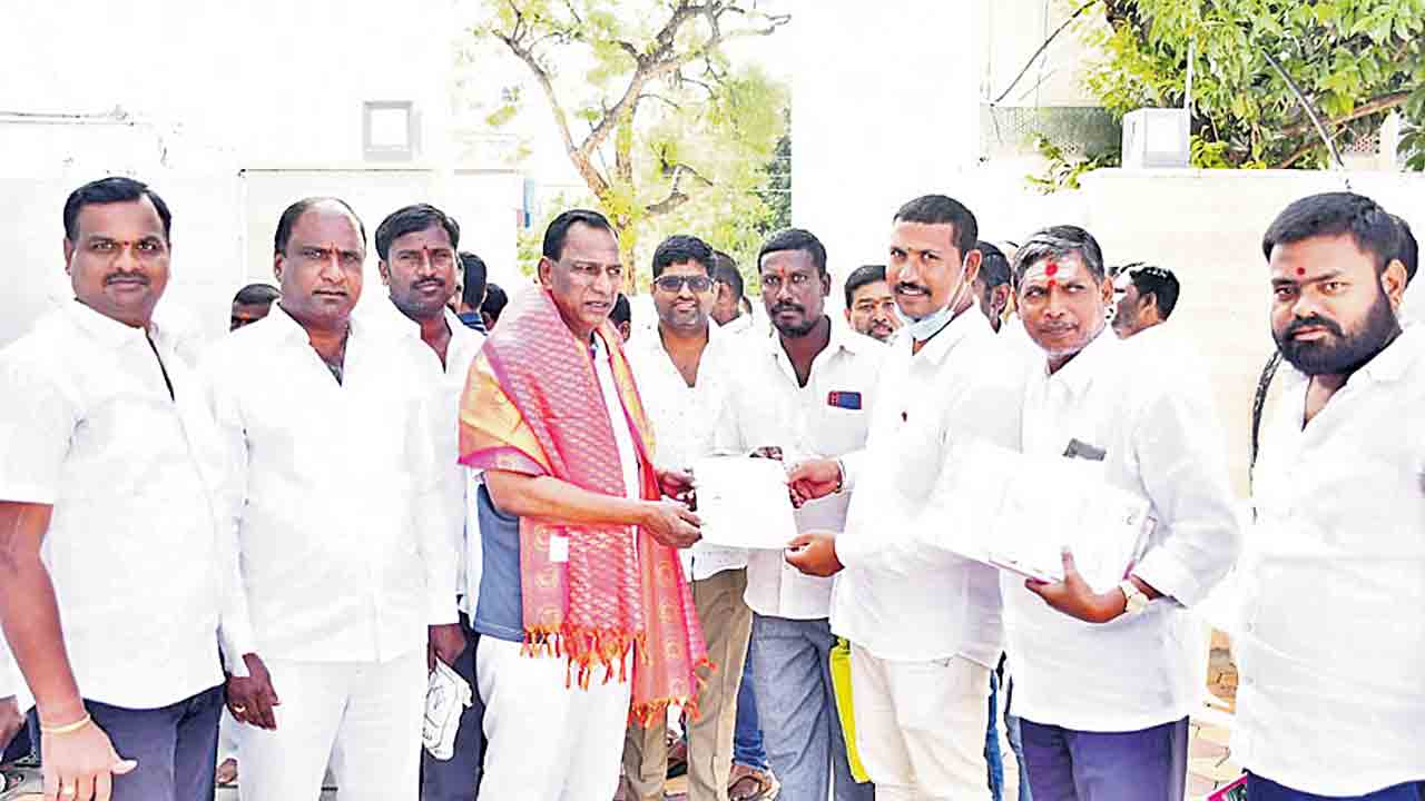 ఆదుకుంటున్న ముఖ్యమంత్రి సహాయనిధి