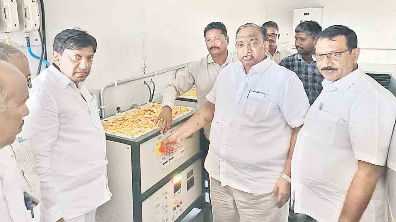 పాల దిగుబడిలో మనమే ముందుండాలి