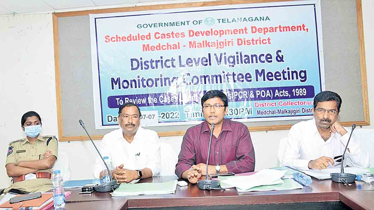 ఎస్సీ, ఎస్టీలపై జరుగుతున్న దాడులపై స్పందించి కేసులు నమోదు చేయాలి