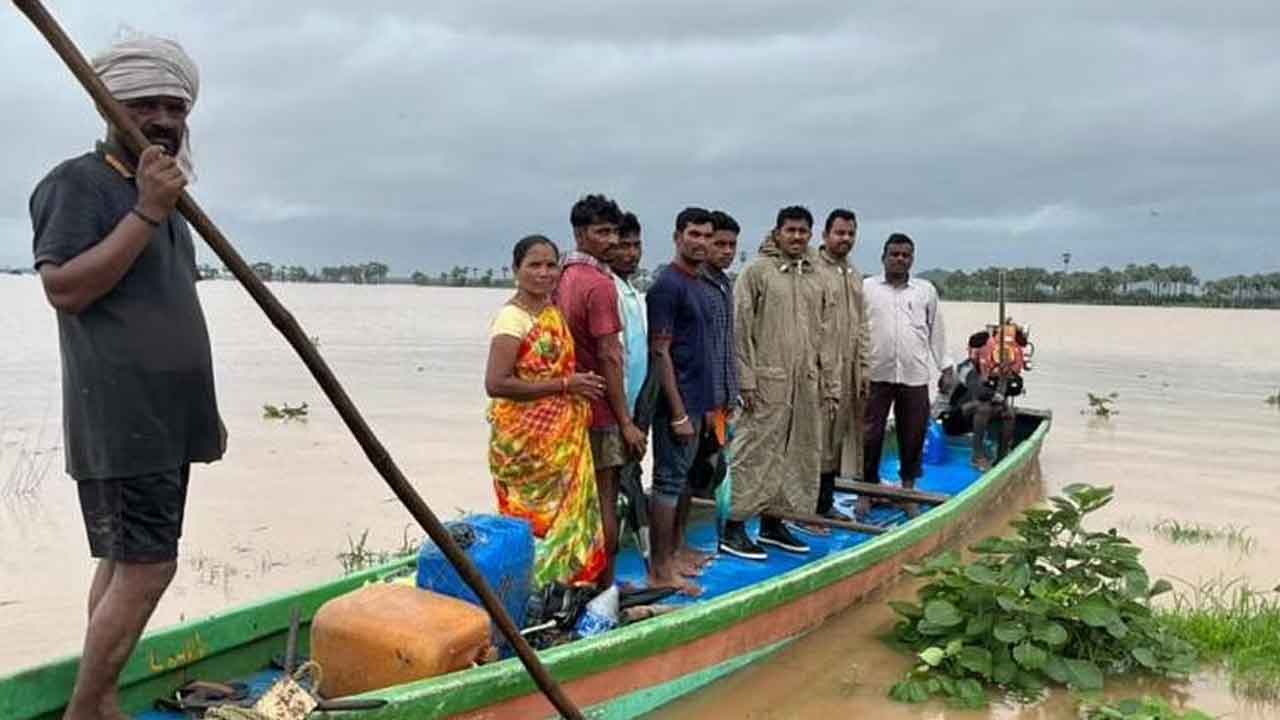 గోదావరికి పెరుగుతున్న వరద .. భయాందోళనలో లంక గ్రామాలు