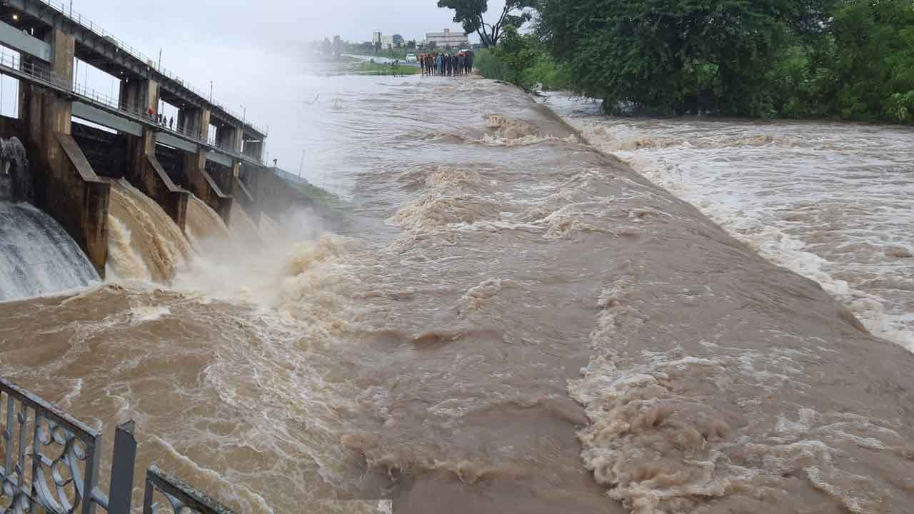 గర్జించిన మేఘం