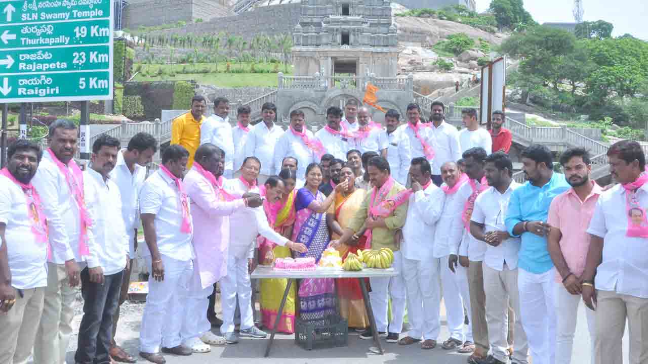 తండ్రికి తగ్గ తనయుడు మంత్రి కేటీఆర్‌