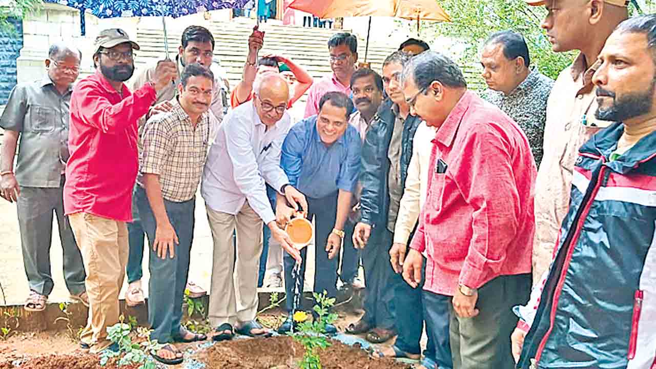 ముజీబ్‌ సేవలు అభినందనీయం