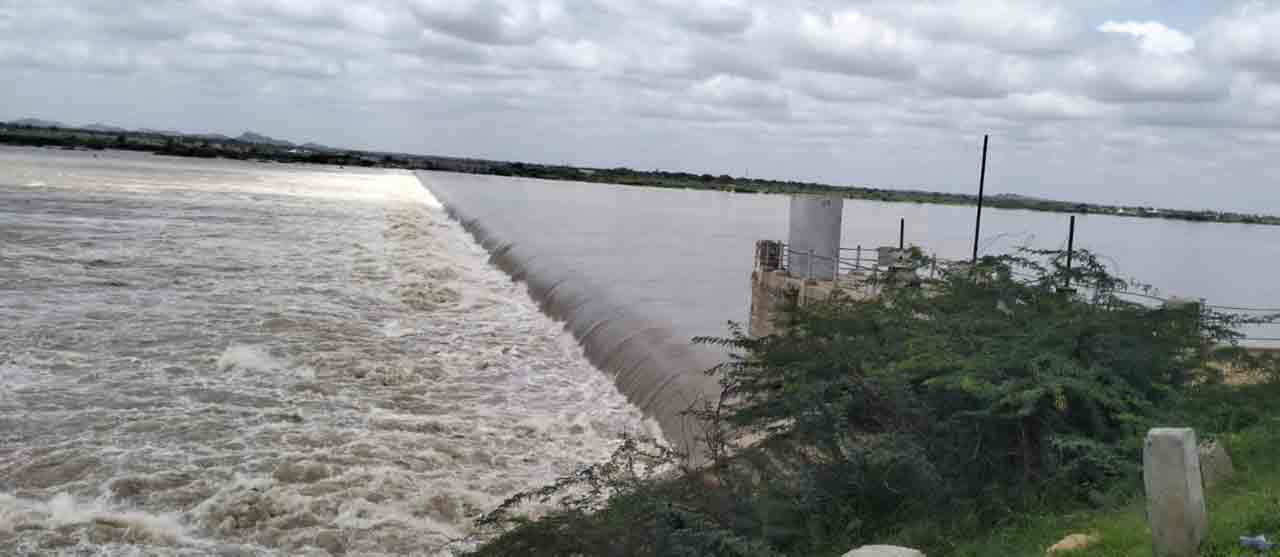 నిండుకుండలా శ్రీశైలం