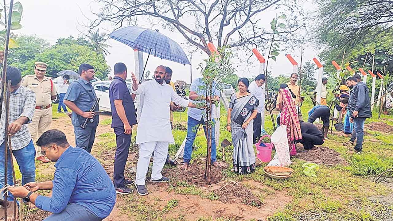 మంత్రి కేటీఆర్‌ అంటే ప్రతిపక్షాలకు వణుకు