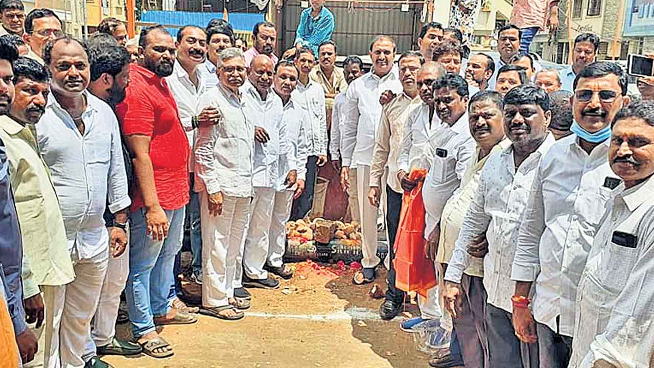 అభివృద్ధి బాటలో ప్రతి కాలనీ, బస్తీలు