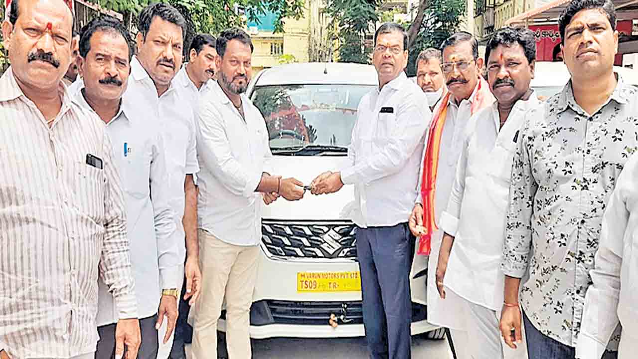 దళితులు ఆర్థికంగా ఎదగాలి