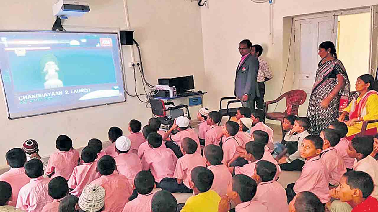 సకల సౌకర్యాలతో మైనార్టీ గురుకులాలు