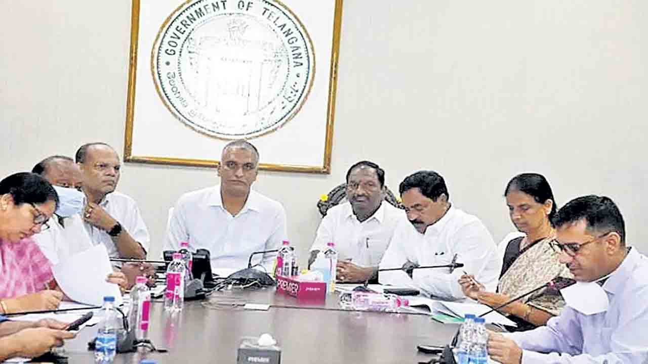 పారిశుద్ధ్య నిర్వహణపై ప్రత్యేక శ్రద్ధ