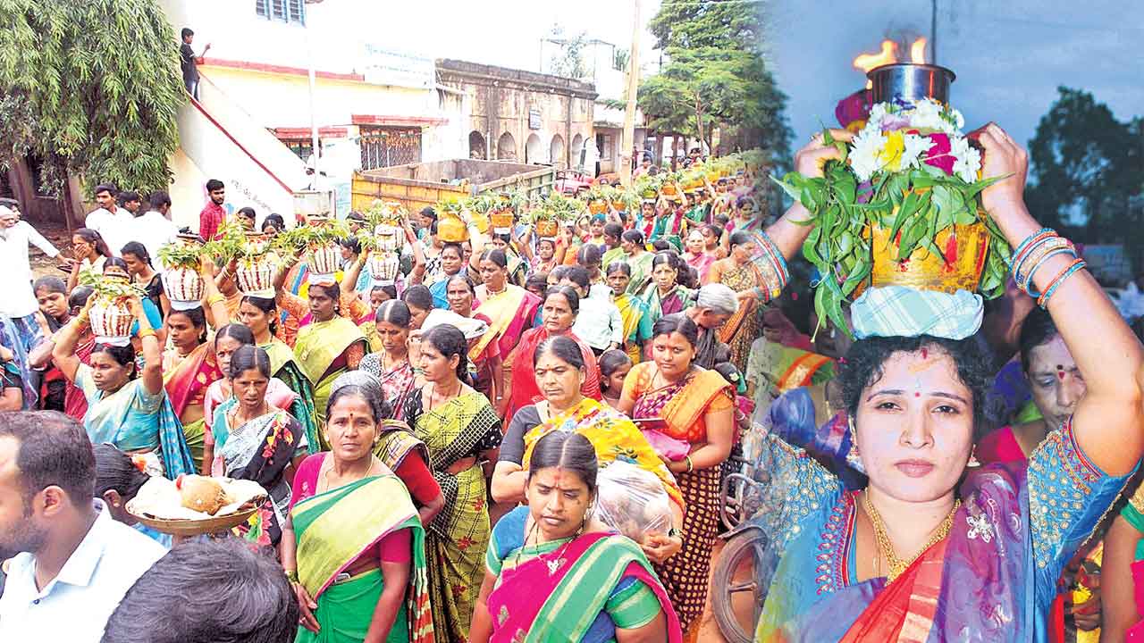 ఘనంగా ఆషాఢ బోనాలు