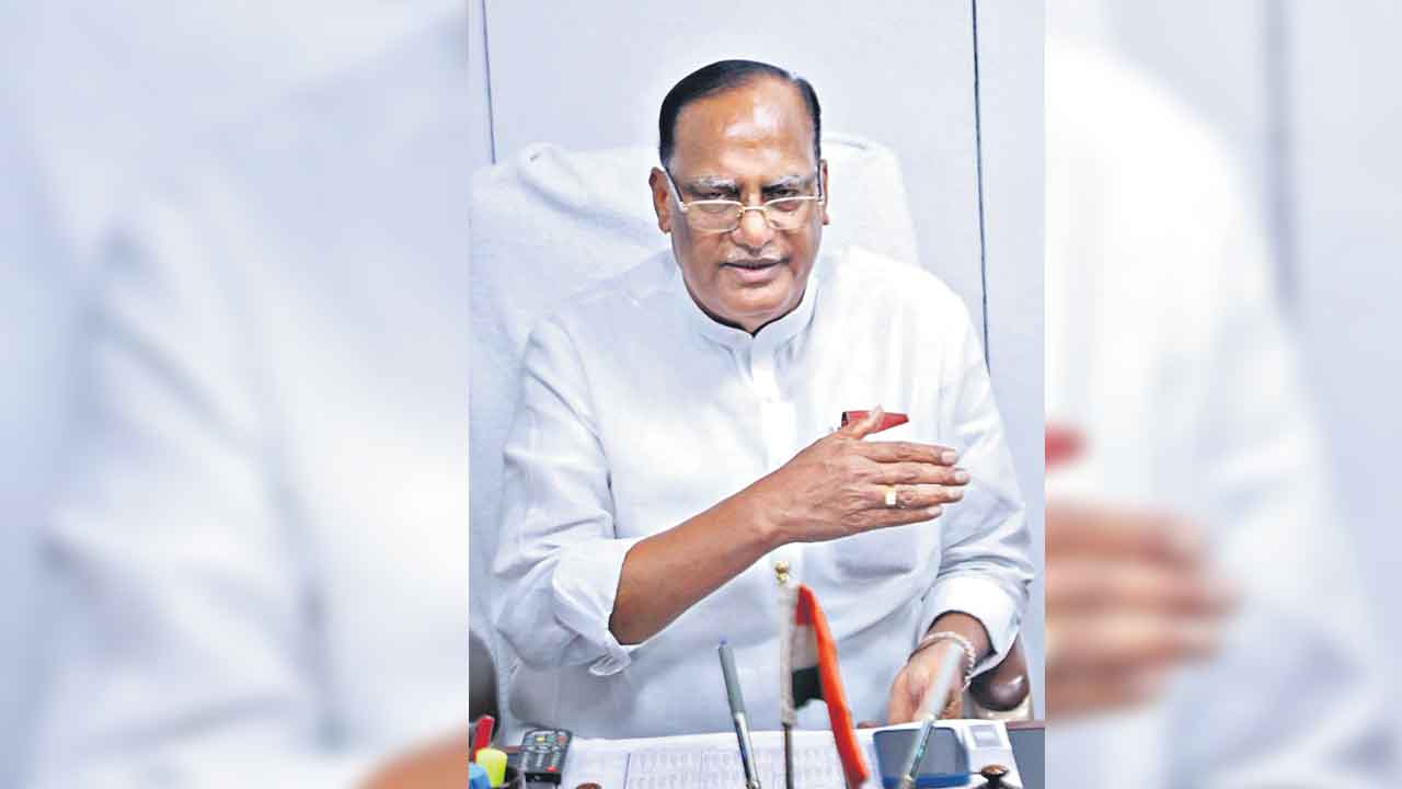 నియంతృత్వ కేంద్రం.. నియంత మోదీ