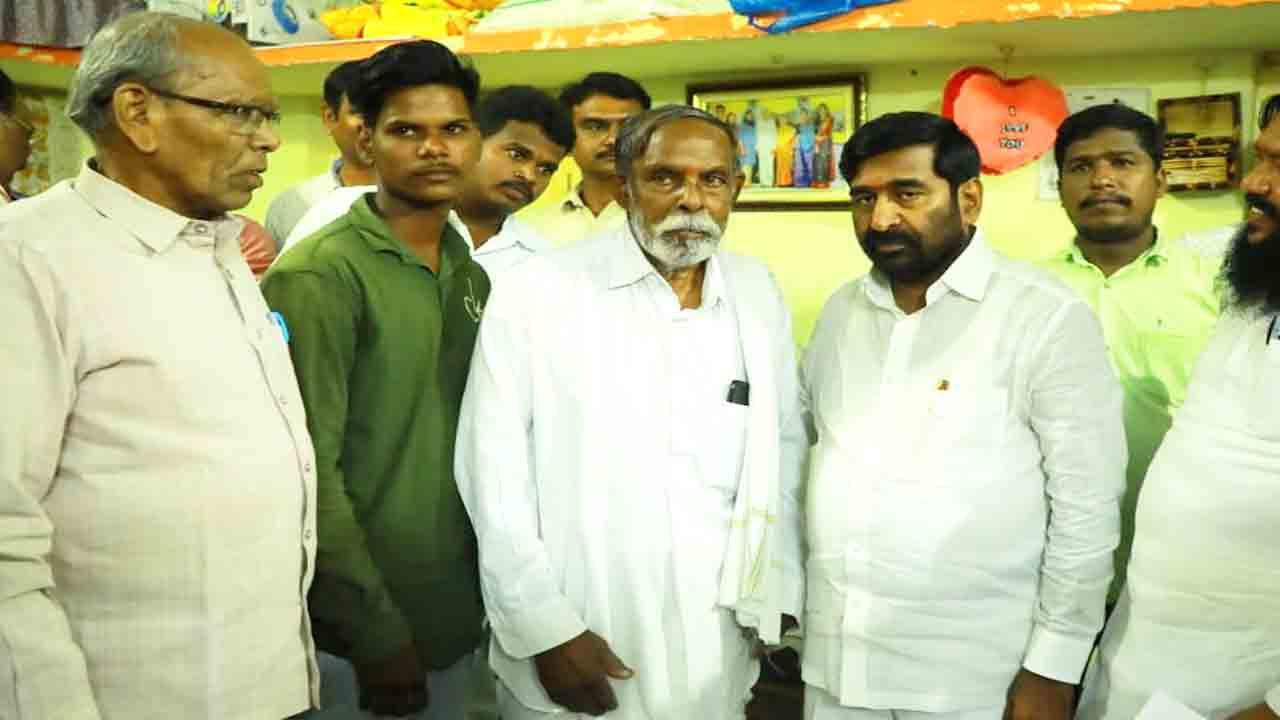 మండలం కోసం… 65 ఏండ్ల కమ్యూనిస్ట్‌ జీవితాన్ని వదిలి..