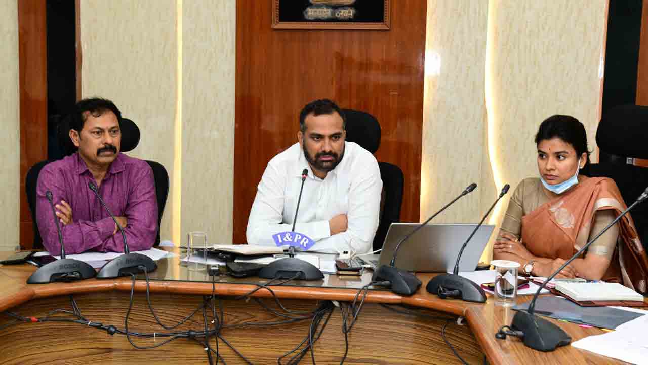 రెవెన్యూ సదస్సులకు సన్నద్ధం కావాలి