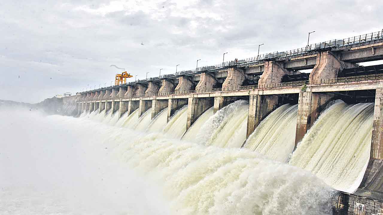 సాగర్‌ వైపు కృష్ణమ్మ పరవళ్లు