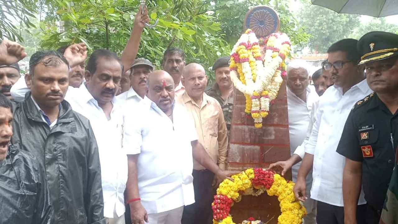 అమరుల త్యాగాలు మరువలేనివి